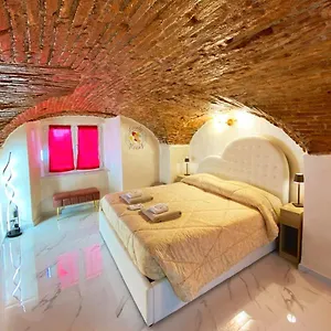 https://lovely-homes.hotelitalianriviera.com